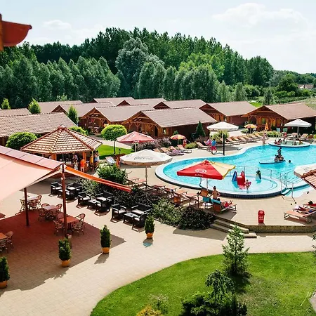 Отель Aqua- Konferencia Es Wellness Черкесёлё