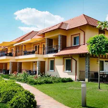 Отель Aqua- Konferencia Es Wellness