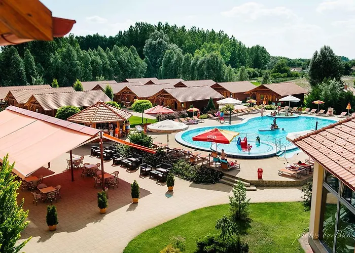 Отель Aqua- Konferencia Es Wellness Черкесёлё