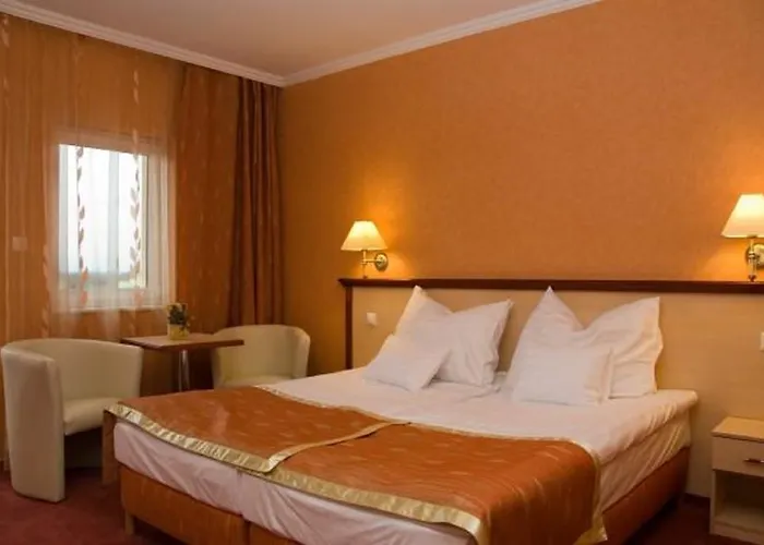 Aqua- Konferencia Es Wellness Отель 4*
