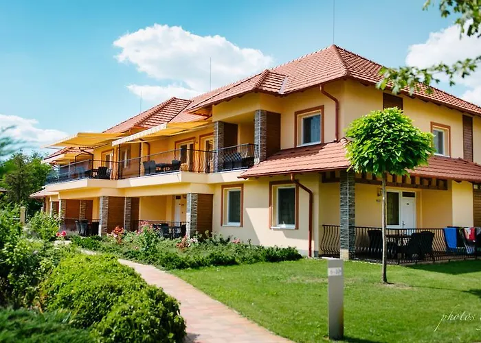 Отель Aqua- Konferencia Es Wellness
